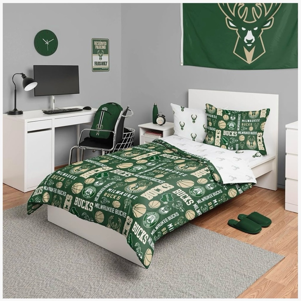 FOCO NBA Team Logo Bed in a Bag Comforter 5-Piece Set - Milwaukee Bucks